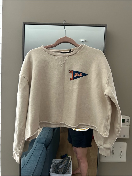 Fanatics Tops - Fanatics Beige Cropped Crewneck Sweatshirt with Mets Pennant Medium